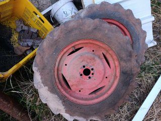 Dos Ruedas de tractor pasquali 600/16