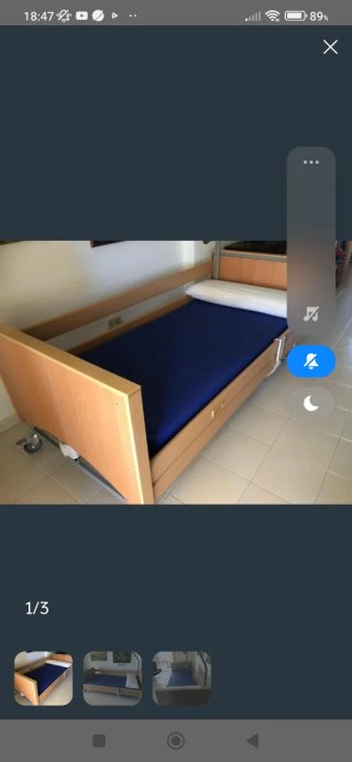 Cama geriátrica de madera y tela