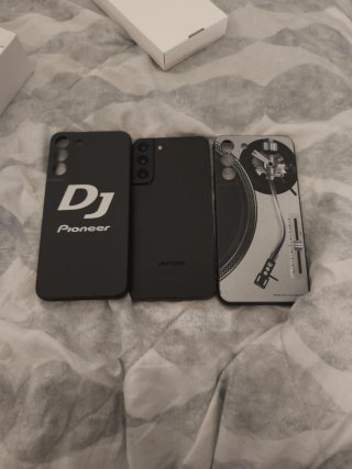 Samsung Galaxy S22+ más 2 carcasas