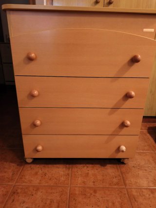 Cajonera de madera.