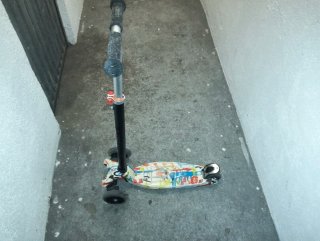 Patinete infantil con ruedas