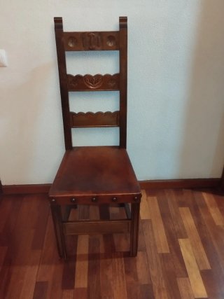 5-Silla de madera y cuero