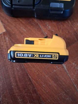 Caricabatterie DeWalt e Batteria DeWalt 10.8V 2 ah