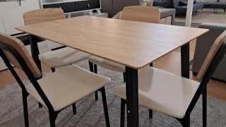Mesa de comedor y 4 sillas