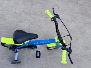 Bicicleta infantil azul y verde