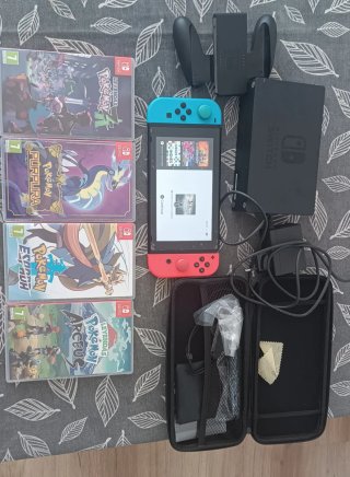 Nintendo Switch + 4 Giochi Pokémon