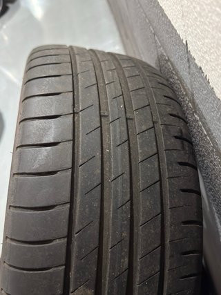 Llantas DEZENT 17 + Neumáticos Goodyear