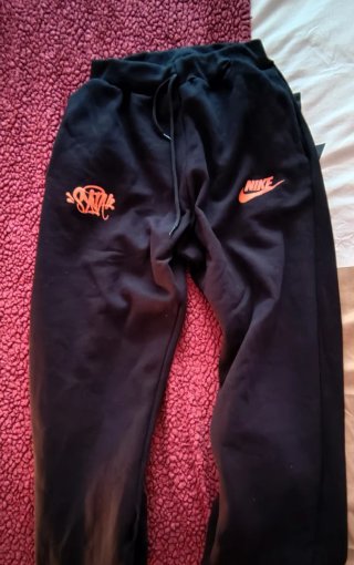 Chándal Nike gris y negro con capucha