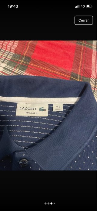 Polo Lacoste azul con puntos blancos