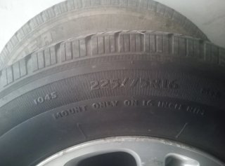 Neumático 225/75R16