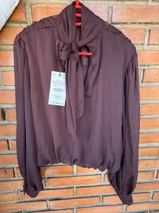 Blusa Zara lunares lazo talla S