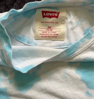 Camiseta Levi’s tie dye azul y blanca talla XS