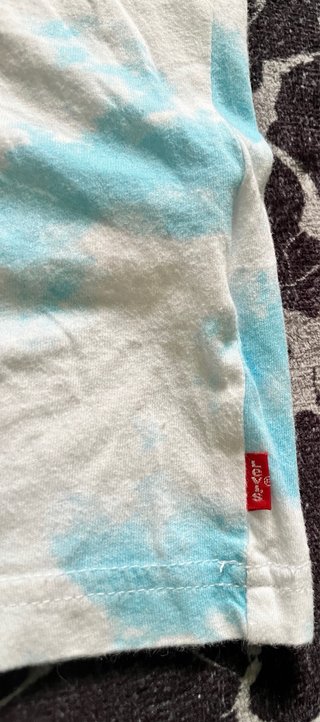 Camiseta Levi’s tie dye azul y blanca talla XS