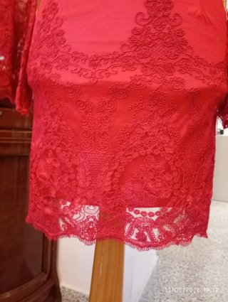 Vestido de encaje rojo