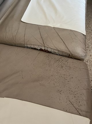Sofá de piel beige 2 plazas