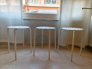 Taburetes blancos (Set de 3)