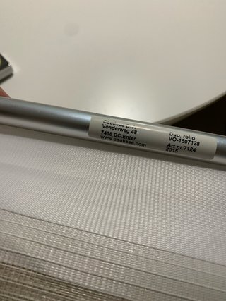 Estor enrollable Stot gris y blanco