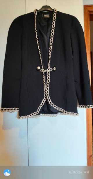 Chaqueta Maick Harold Paris Negra con Cadena plata