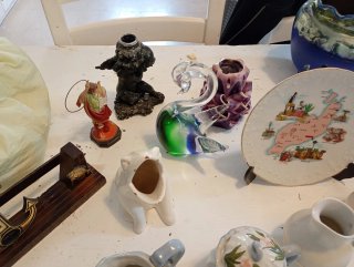 Lote de figuras y vajilla decorativa