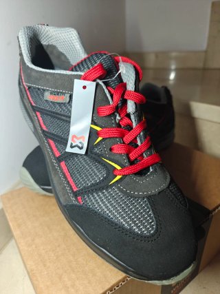 Zapatos de seguridad Wurth negros y rojos