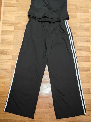 Conjunto deportivo negro