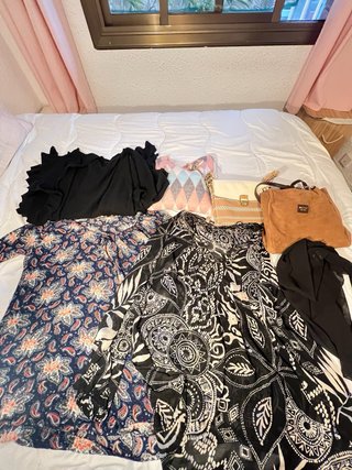 Lote de ropa hombre y mujer. 9k de ropa.