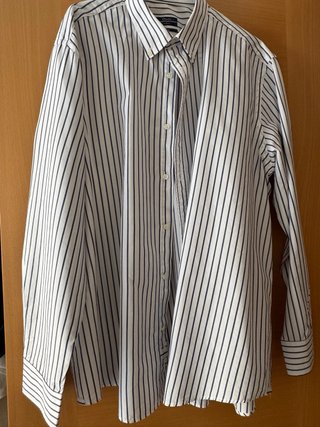 2 Camisas 10 euros. Dustin y Emidio Tucci.