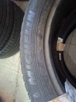 Neumáticos 235/50/19