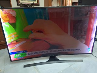 TV Samsung 4k 120 Hz para reparar/piezas y accesor