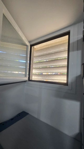 Se alquila trastero de 11m2 con estanterias