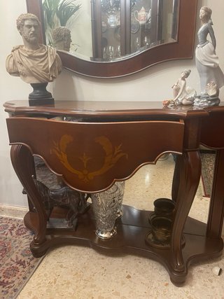 Consola de entrada con espejo.