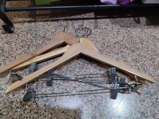 Lote 10 Perchas Madera con Pinzas