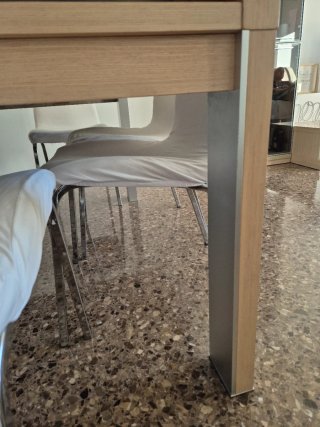 Mesa de comedor madera maciza y cristal. Regalo 4