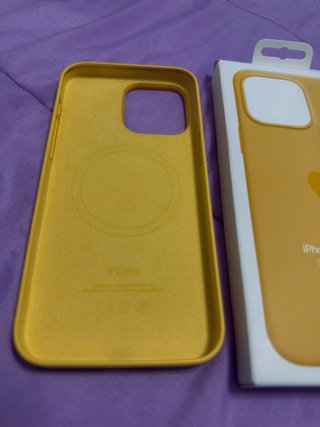 Funda iPhone 15 Pro Max Amarilla Apple