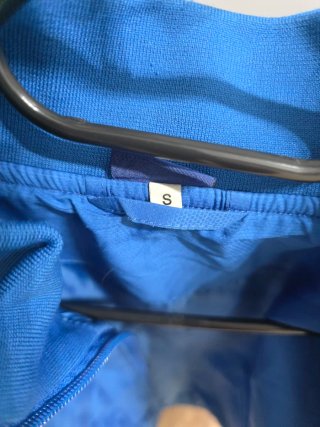 Chaqueta deportiva Asics azul