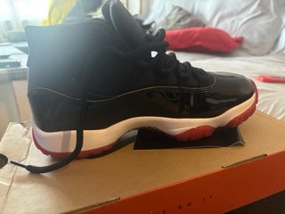 Zapatillas Jordan 11 Negras y Rojas