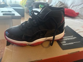 Zapatillas Jordan 11 Negras y Rojas
