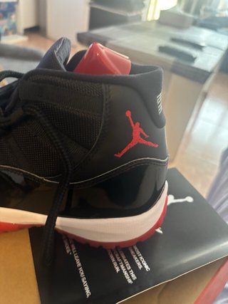 Zapatillas Jordan 11 Negras y Rojas