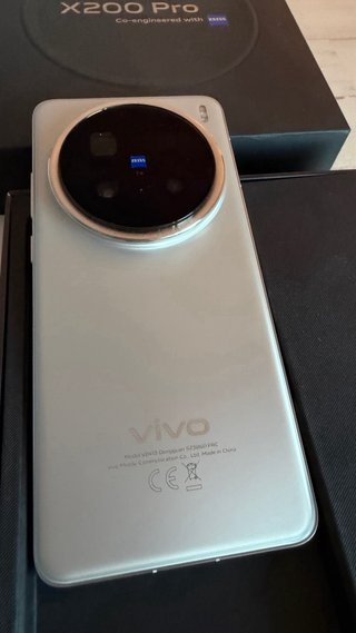 Vivo X200 Pro - Caja y Teléfono