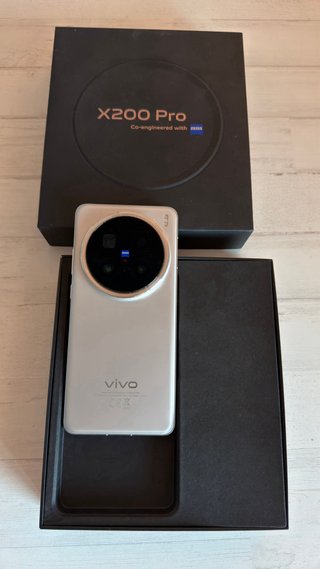 Vivo X200 Pro - Caja y Teléfono