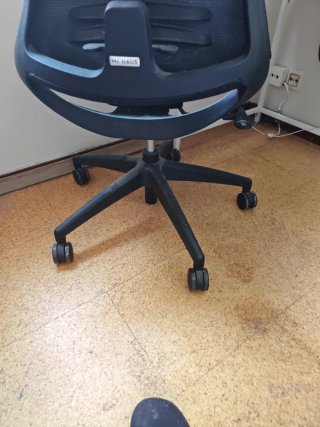 Silla de oficina ergonómica negra