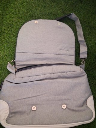 Bolso cambiador bebé gris y blanco