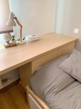 Escritorio con cajonera y zapatero