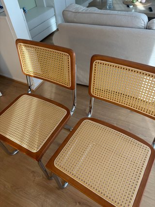 Par de sillas de madera y metal