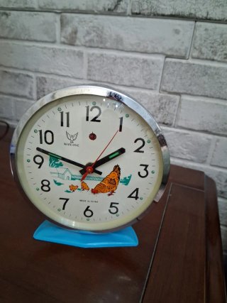 Sveglia vintage White Dove con gallina