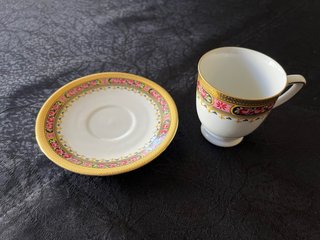 Demitasse Tirschenreuth – Padrão Floral e Ouro