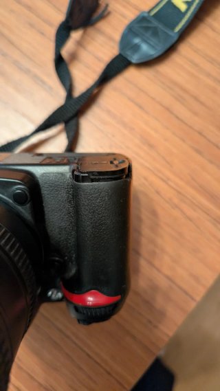 Nikon D7000 + Objetivo 18-200 y Tarjetas