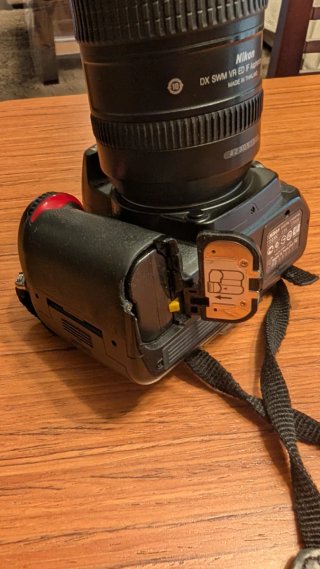 Nikon D7000 + Objetivo 18-200 y Tarjetas