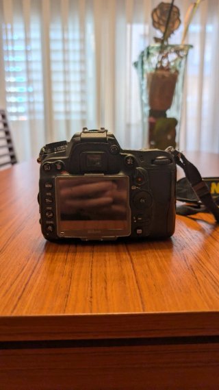 Nikon D7000 + Objetivo 18-200 y Tarjetas