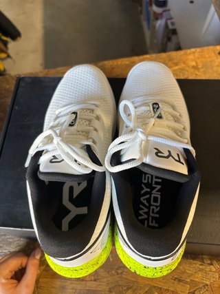 Zapatillas TYR Blancas y Amarillas